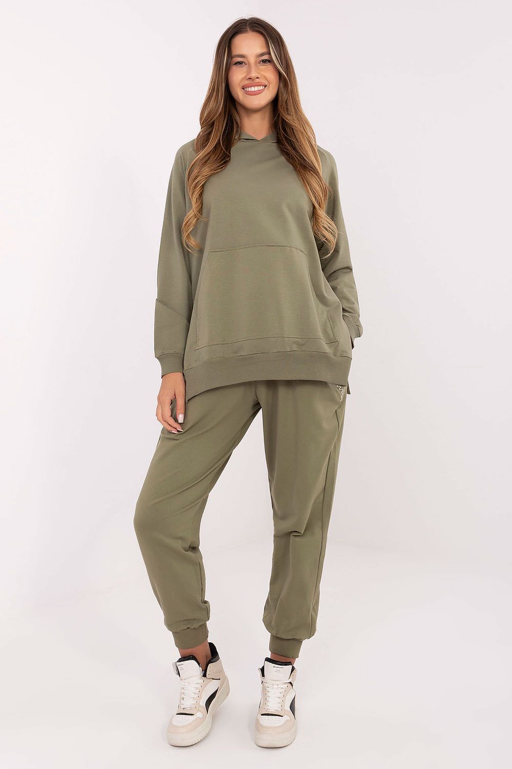  Sweatshirt model 218620 Relevance 